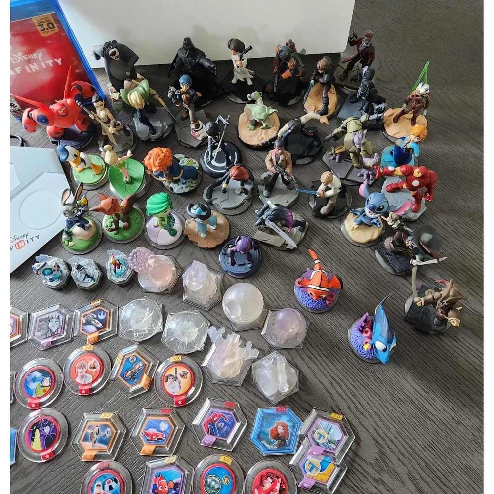 Disney Infinity 3.0 PS4 Mega Lot Game Base 30+ Figures Star Wars Marvel Disney